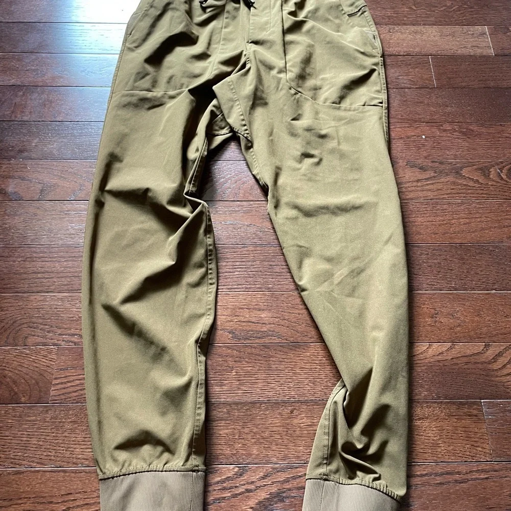 lululemon athletica Men's Khaki Joggers - Picture 2 of 12